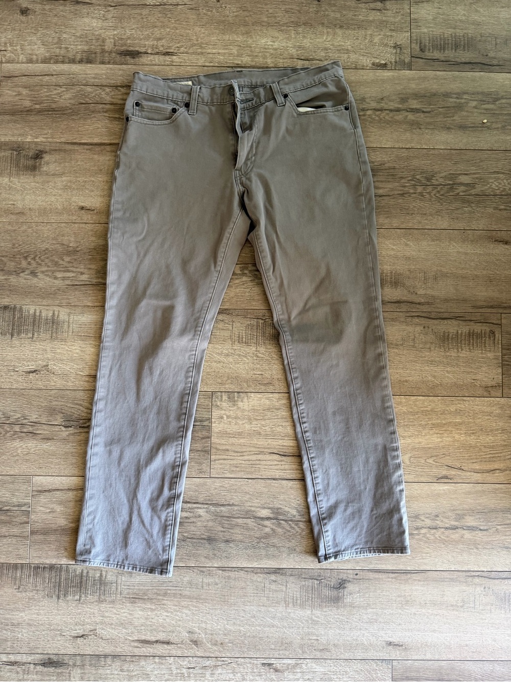 Levi's Men's Slim Chinos in Light Gray-Taupe